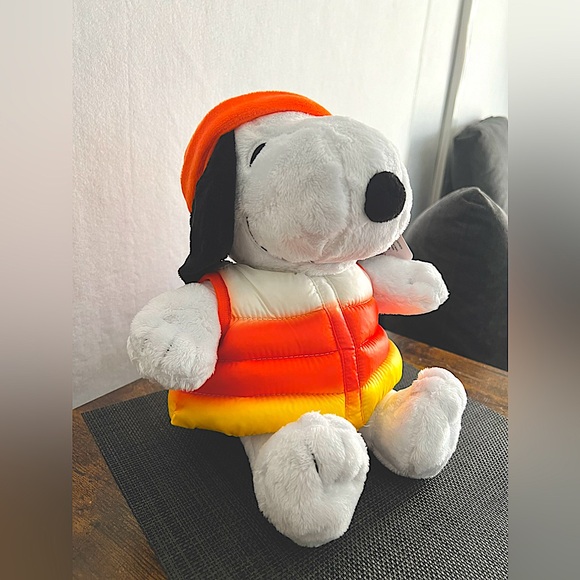 SNOOPY PLUSH. BRAND NEW! Fall 2024 collection! Great DEAL!!! - Picture 2 of 6